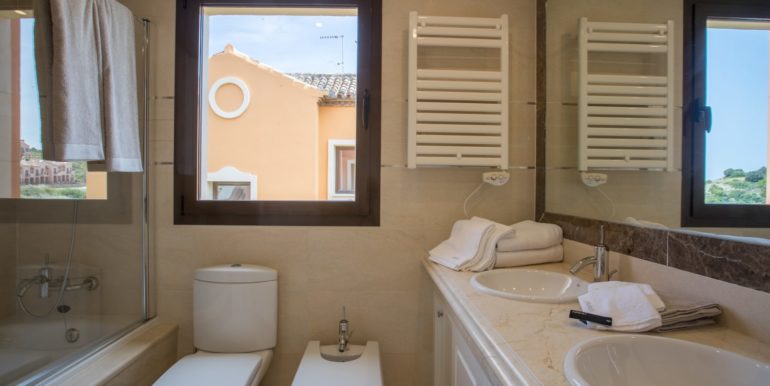 Arrow Head -Marbella -villa golf costa -townhouse -bathroom
