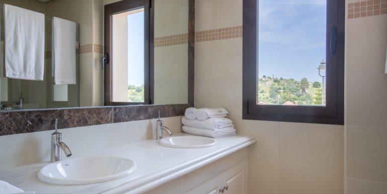 Arrow Head -Marbella- villa golf costa-townhouse -bathroom 3