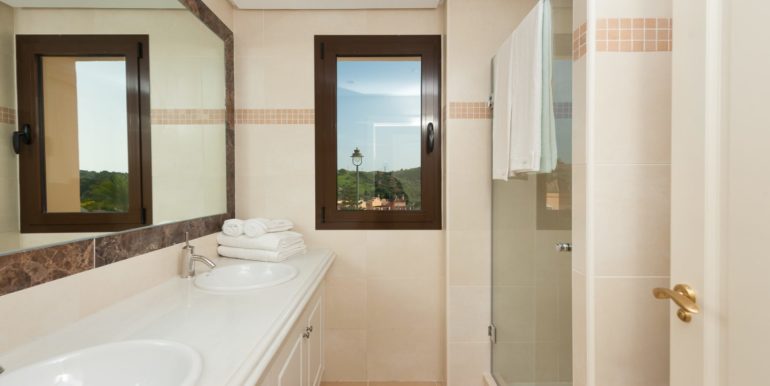 Arrow Head -Marbella- villa golf costa- townhouse -bathroom 5